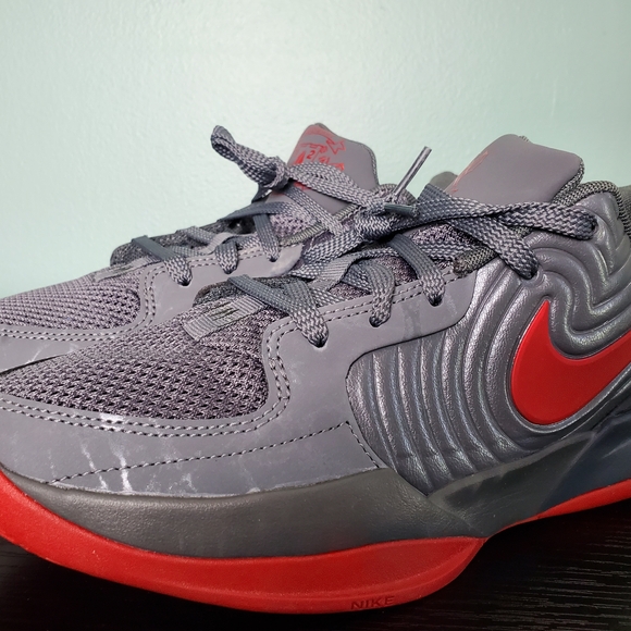 Nike Gray and Red Athletic Shoes with Dynamic Design - Picture 1 of 9